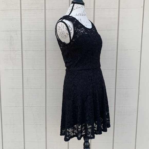 MATERIAL GIRL Lace Overlay Fit & Flare Dress - Picture 5 of 11